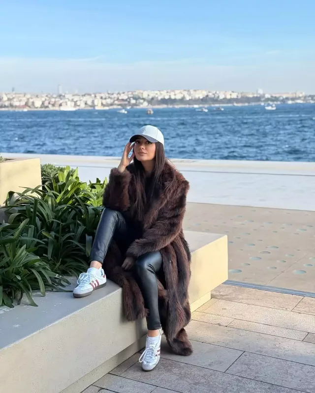 Kəmalədən günəşli havada kürklü fotolar