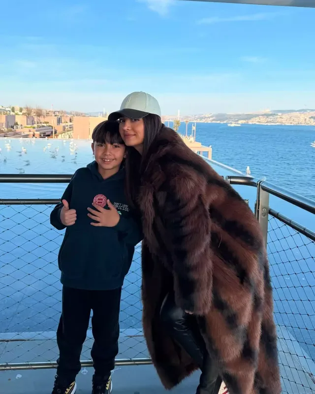 Kəmalədən günəşli havada kürklü fotolar
