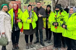 Müşviq süpürgəçi xanımların bayramını belə təbrik etdi