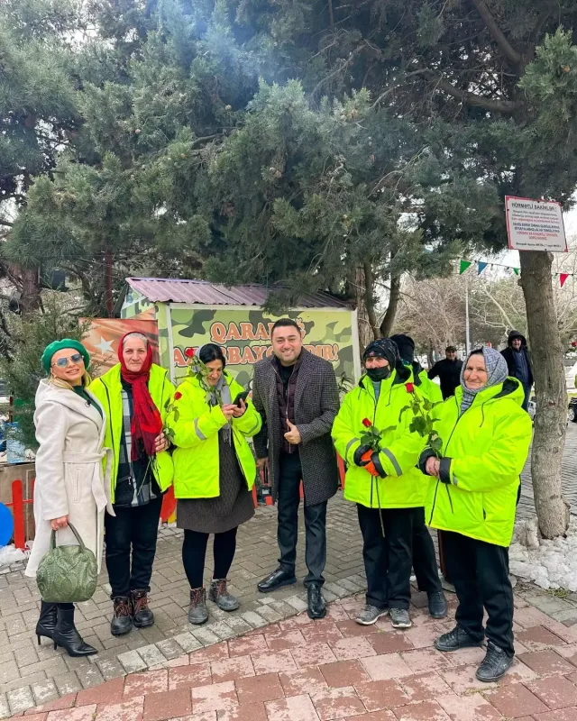 Müşviq süpürgəçi xanımların bayramını belə təbrik etdi