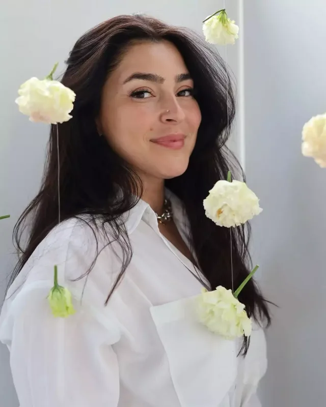 “Siz təkcə qadın deyilsiniz, həyatın özüsünüz”