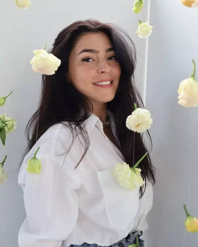 “Siz təkcə qadın deyilsiniz, həyatın özüsünüz”