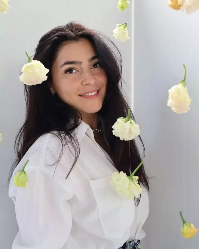 “Siz təkcə qadın deyilsiniz, həyatın özüsünüz”