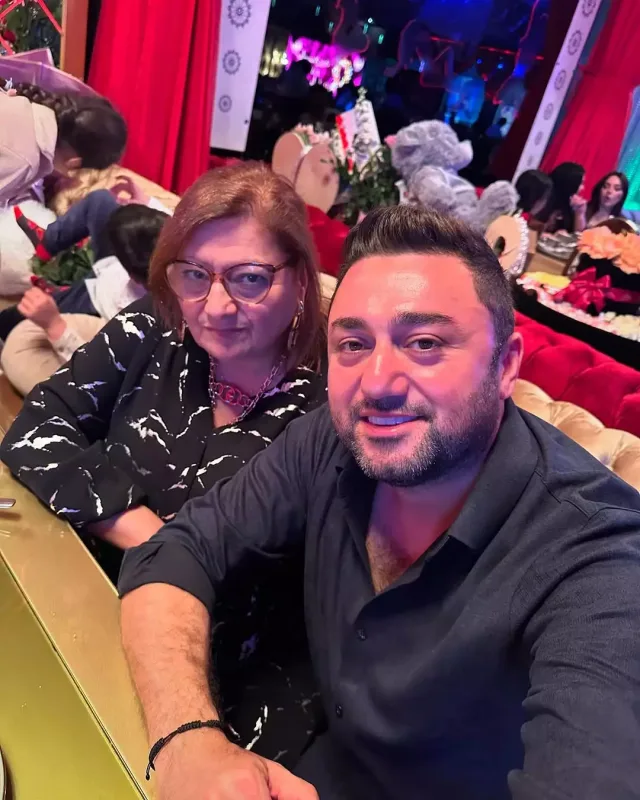 Müşviqdən anası ilə paylaşım