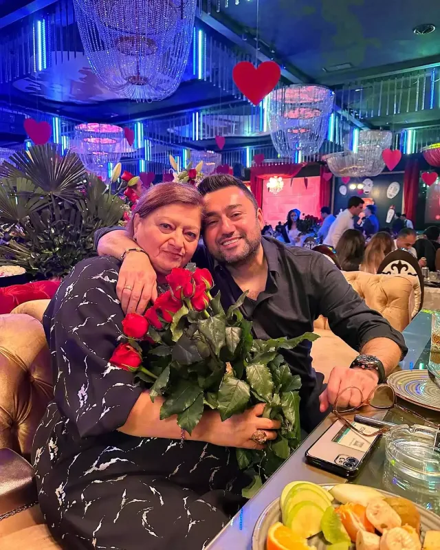 Müşviqdən anası ilə paylaşım