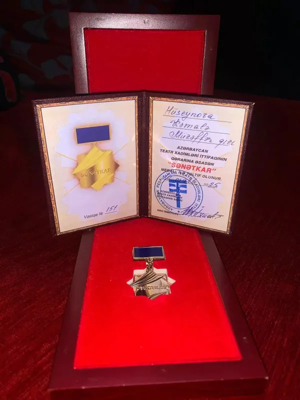 Əməkdar artist təltif olundu