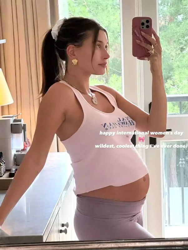 Heyli övladının yeni fotolarını göstərdi