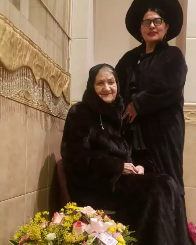 Məşhurların zərgəri dünyasını dəyişdi