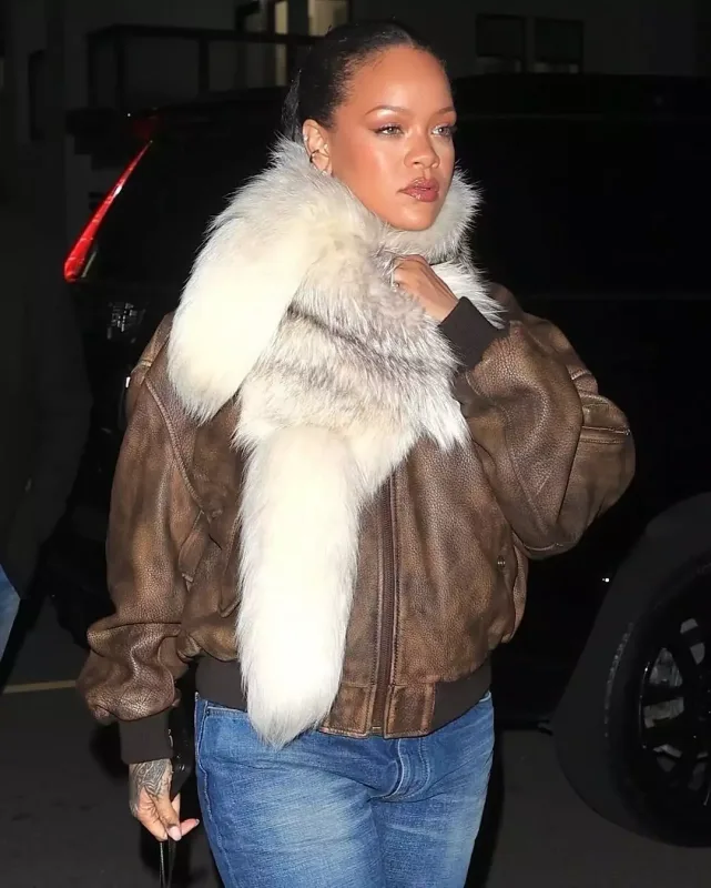 Rihanna dost məclisinə belə getdi