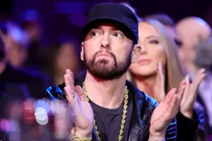 Eminemin hamilə qızından fotolar