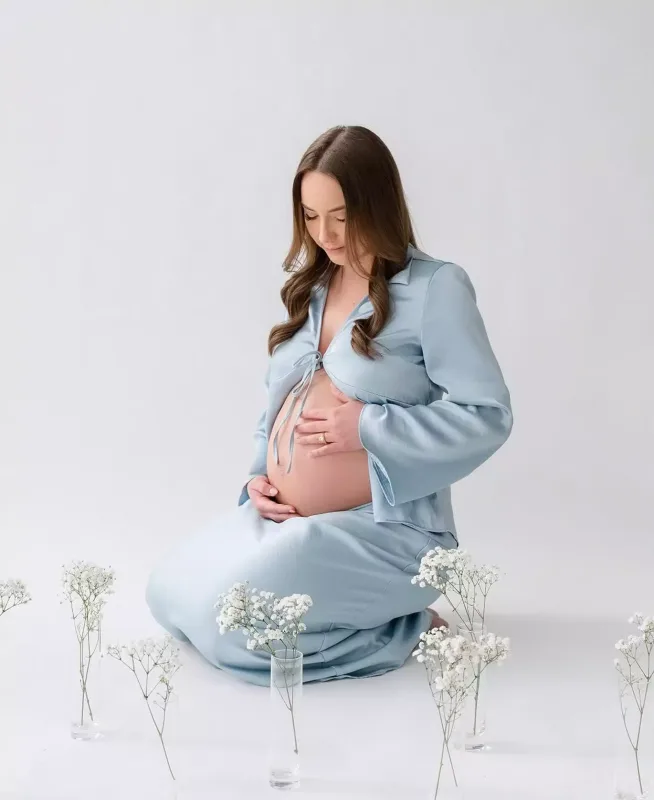 Eminemin hamilə qızından fotolar