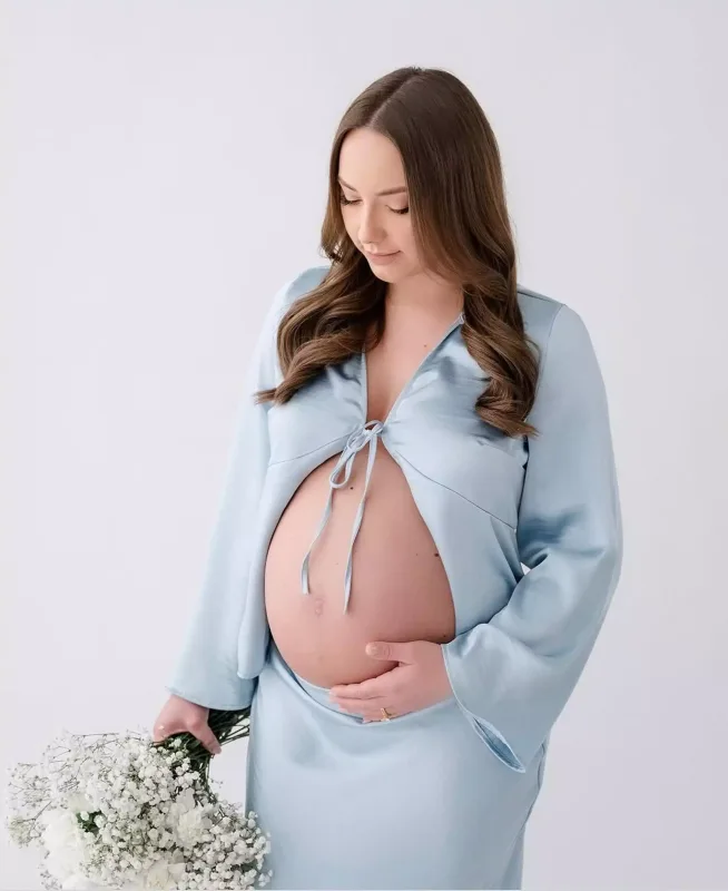 Eminemin hamilə qızından fotolar