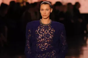 Bir il fasilədən sonra yenidən podiumda