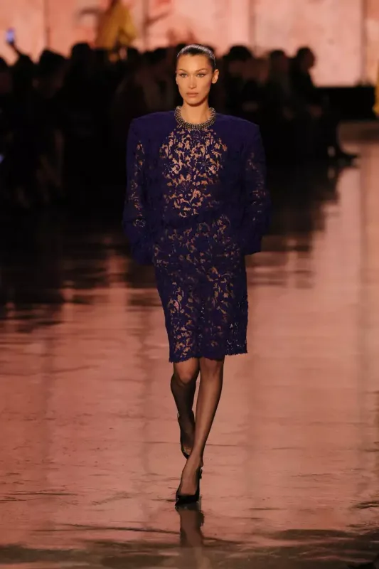 Bir il fasilədən sonra yenidən podiumda