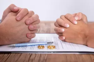 “Boşanmaların təşəbbüskarının 70 faizi qadınlardır”.