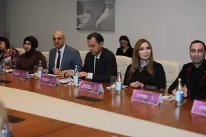 Milli dəb sənayesinin inkişafına həsr olunan dəyirmi masa keçirilib