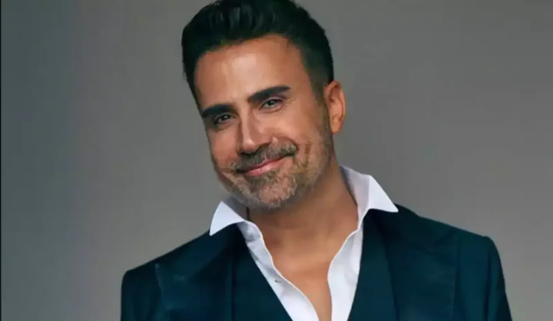 İzzəti Emraha oxşatdılar