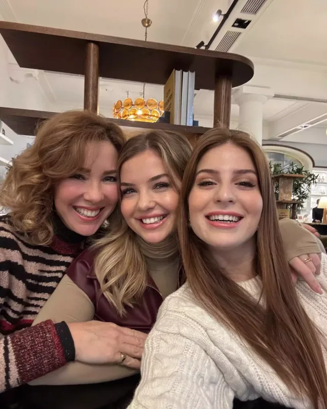 “Sihirli Annem” qayıdır!