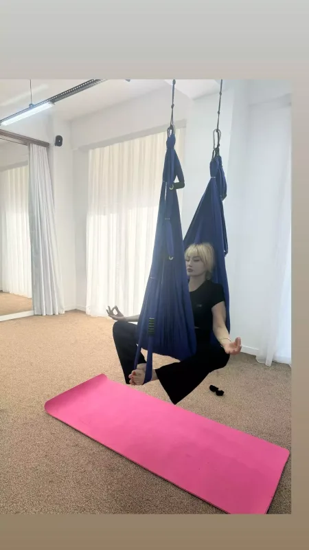 Məleykə yoqa dərsində