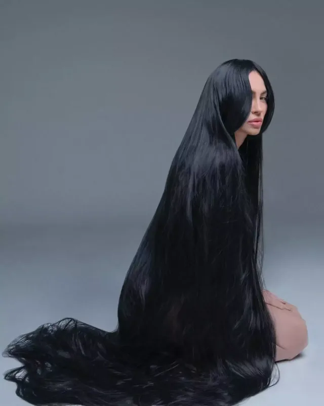 Qara saçlı “Rapunzel” Günay