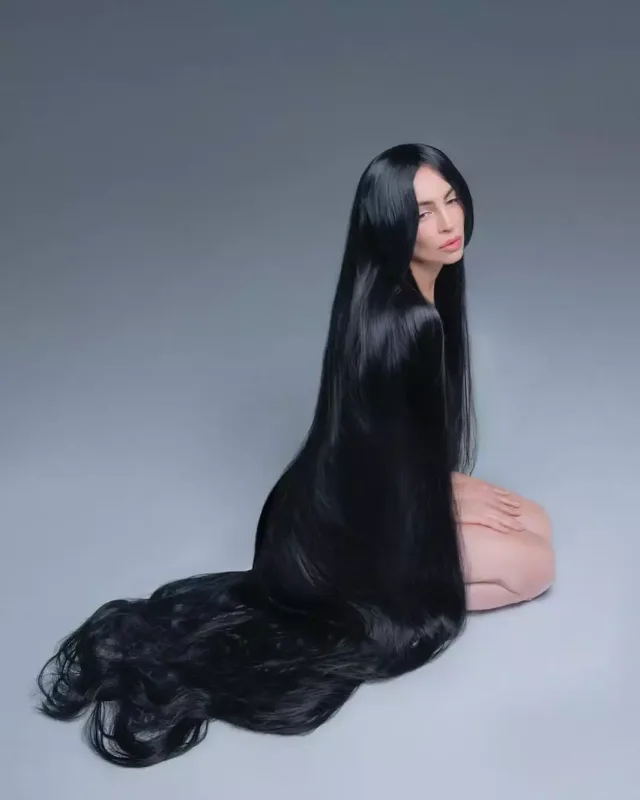 Qara saçlı “Rapunzel” Günay