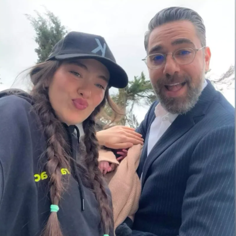 Yeni doğulan oğulları ilə ilk foto!