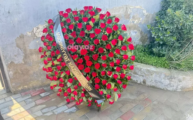 Nazirlik Xalq artisti ilə vidaya əklil göndərdi