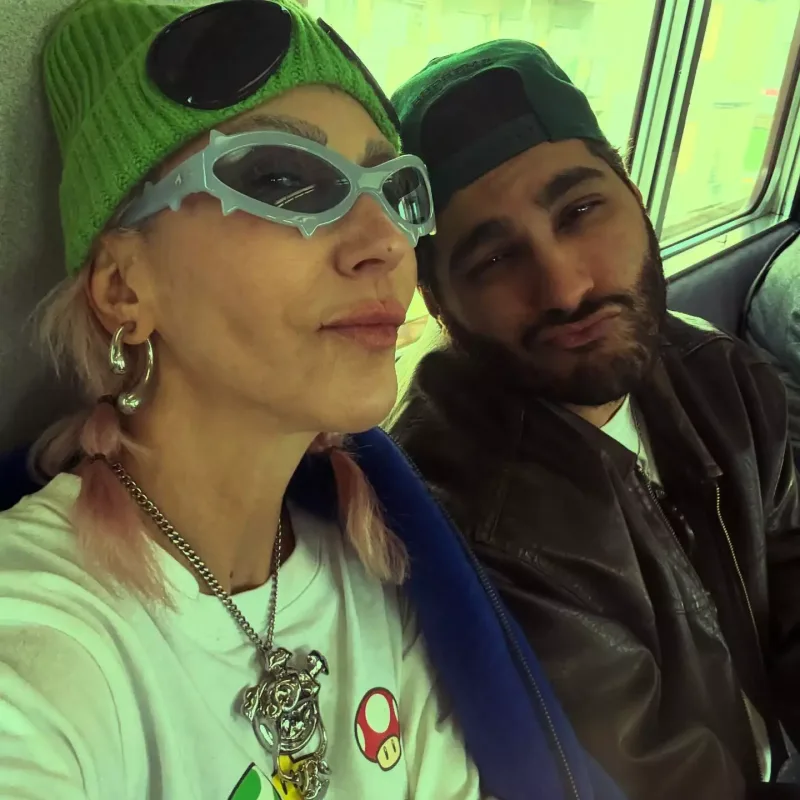 Hande Yener Yaponiyada...