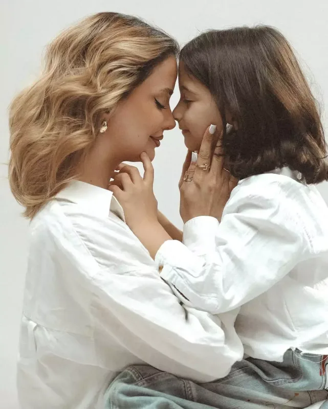 “Sən mənim güzgümsən” - Ayseldən qızına