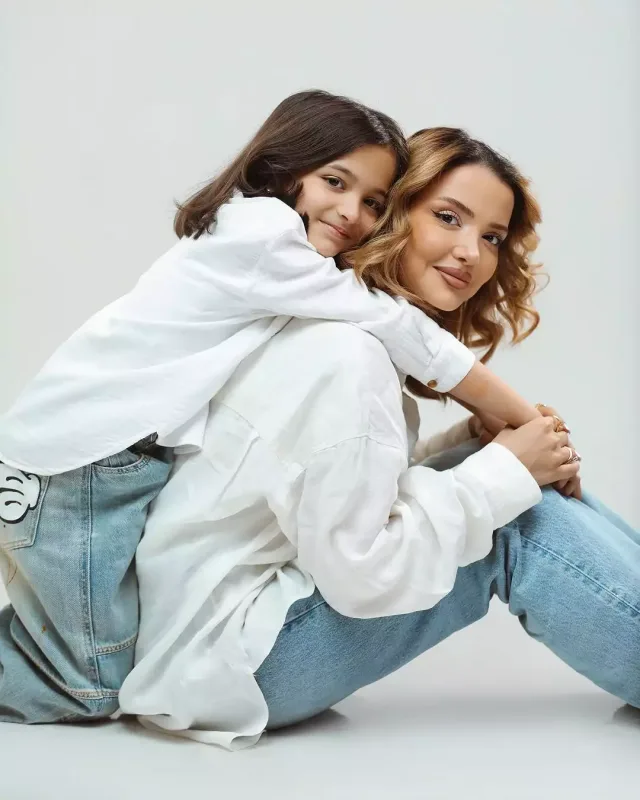 “Sən mənim güzgümsən” - Ayseldən qızına