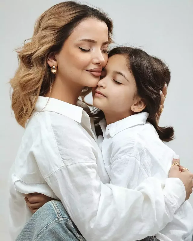 “Sən mənim güzgümsən” - Ayseldən qızına