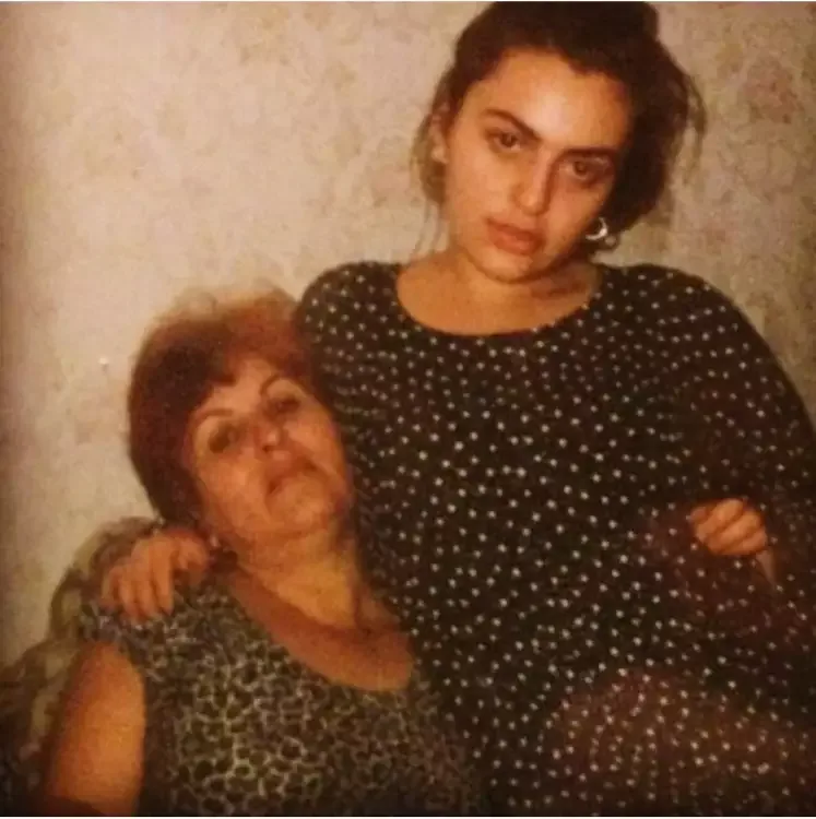 Anası ilə şəklini paylaşdı