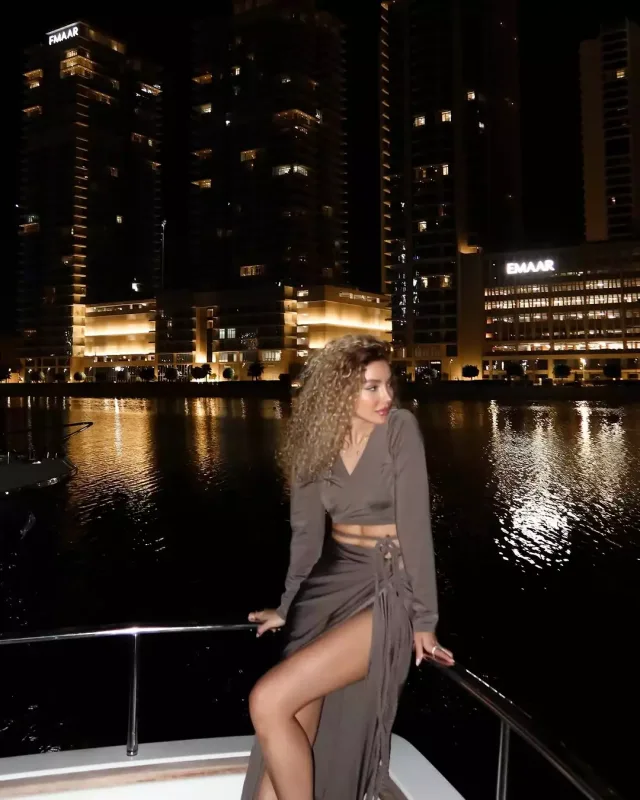Üzellə Ülviyyədən Dubay şəkilləri