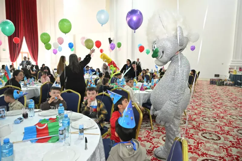 Leyla Əliyeva bayramı şəhid övladları ilə keçirdi - Fotolar