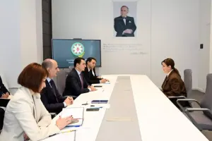 Adil Kərimli bir qrup vətəndaşın müraciətlərini dinləyib