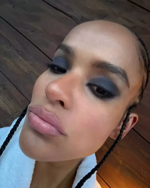 Vinsent Kassel sevgilisi və oğlu ilə belə dincəlir