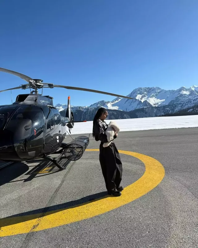 Vinsent Kassel sevgilisi və oğlu ilə belə dincəlir