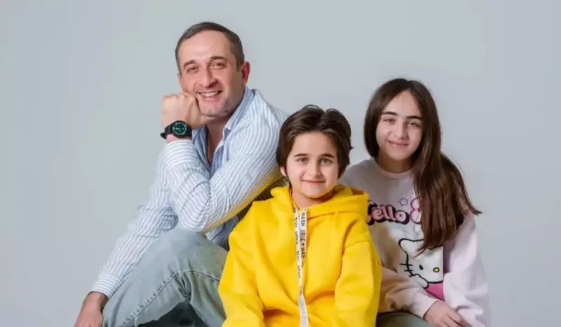 Hikmət oğlu və qızı ilə…