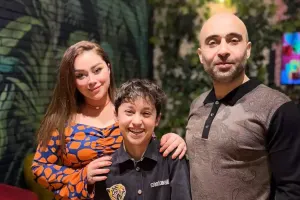 Xatirə oğlu və həyat yoldaşı ilə