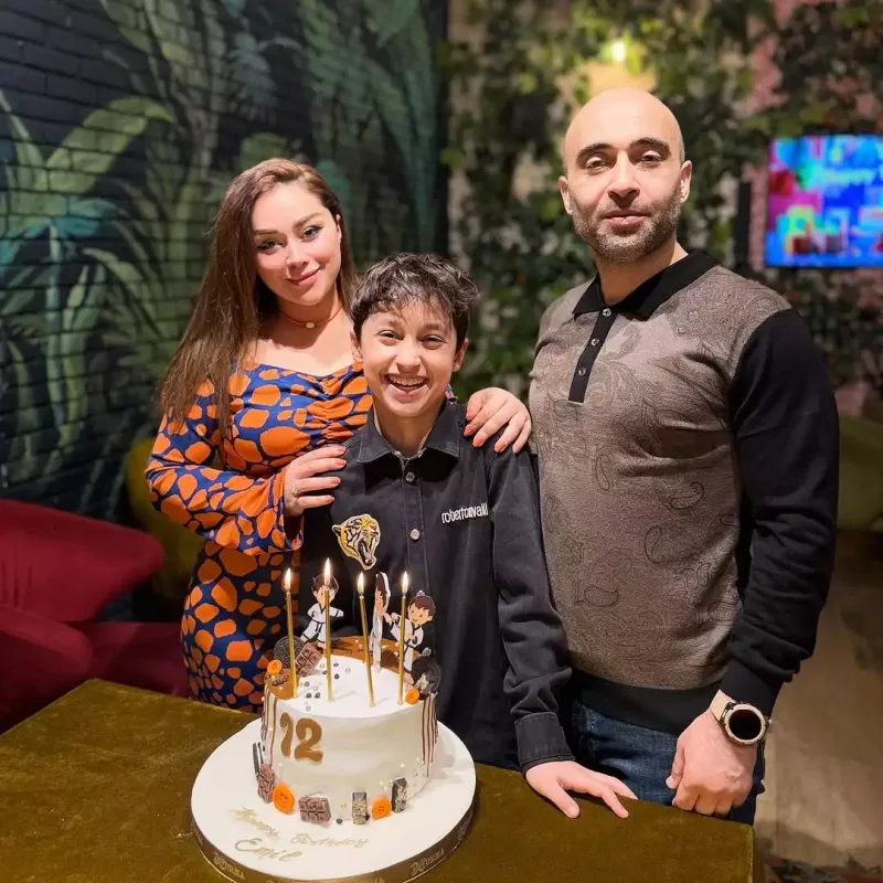 Xatirə oğlu və həyat yoldaşı ilə