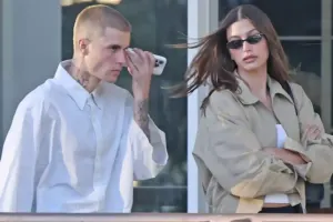 Castinlə Heyli suşi restoranından çıxarkən…