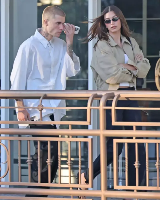 Castinlə Heyli suşi restoranından çıxarkən…