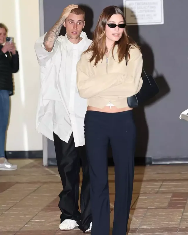 Castinlə Heyli suşi restoranından çıxarkən…