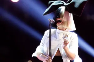 Sia iki illik ərindən boşanır!