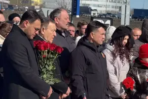 Terror qurbanlarını andılar