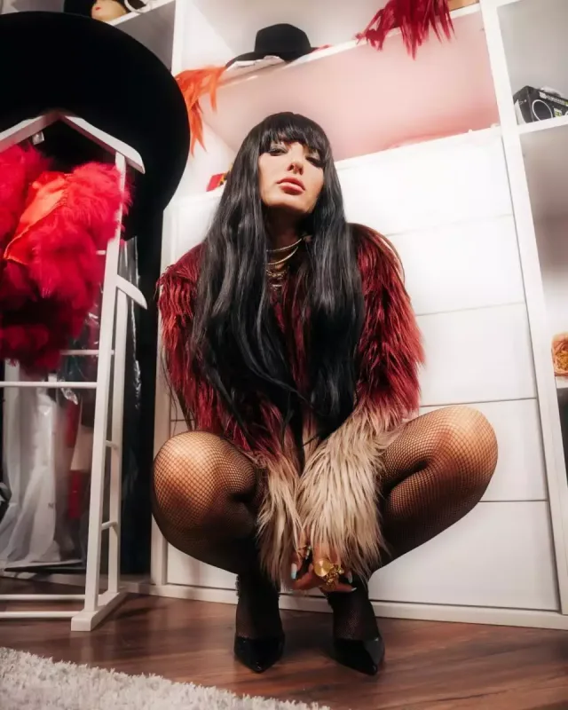 Dilarədən alt paltarında fotolar