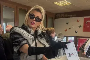 Yenə seçki “look”u ilə gündəm oldu