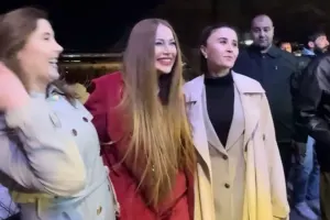 Naxçıvanda Nigarla şəkil çəkdirmə növbəsi