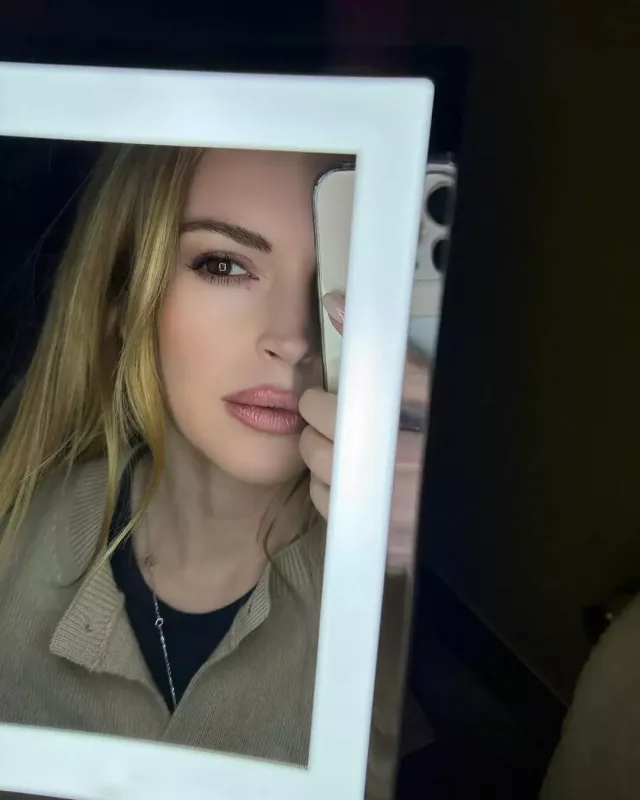 Fotoşop yoxsa plastik əməliyyat? - Lohanın fotoları müzakirə yaratdı