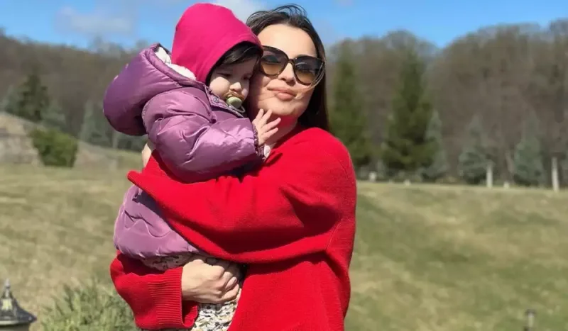 Sevda ilk dəfə qızının üzünü göstərdi